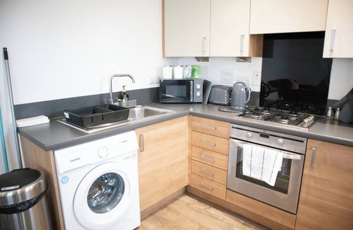 Gravesend Apartment | Charming 1-bedroom apartment in Northfleet with Parking