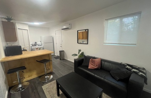Farmington Apartment | Charming 1-bedroom apartment in enchanting Farmington with AC