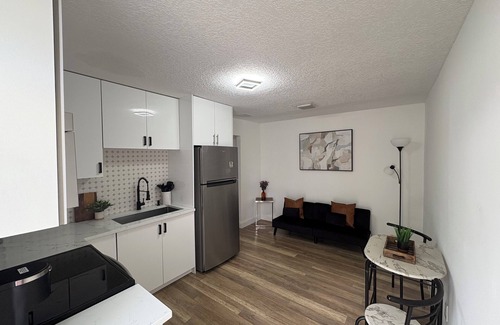 Lake Worth Apartment | Charming 1-bedroom apartment in fabulous Greenacres with AC