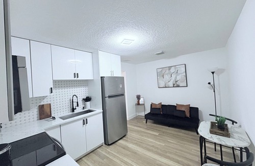Lake Worth Apartment | Charming 1-bedroom apartment in fabulous Greenacres with AC