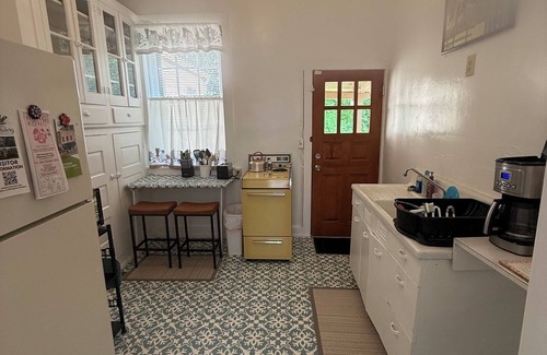 Petersburg Apartment | Charming 1-bedroom apartment in historic Petersburg, VA with AC, WiFi