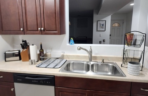 Le Droit Park Apartment | Charming 1 Bedroom Apartment in Historic Bloomingdale