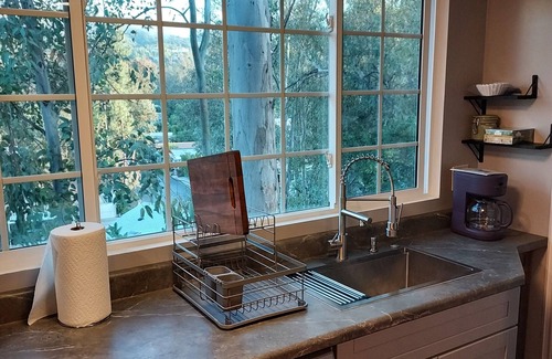 Calabasas Apartment | Charming 1-bedroom apartment with AC, WiFi in brilliant Calabasas