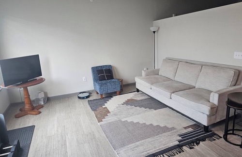 Charlotte Apartment | Charming 1-bedroom apartment in pleasant Charlotte with AC, fitness area