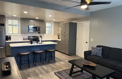 Frankfort Apartment | Charming 1-bedroom apartment downtown Frankfort 3 blocks from the beach!