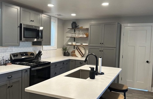 Frankfort Apartment | Charming 1-bedroom apartment downtown Frankfort 3 blocks from the beach!