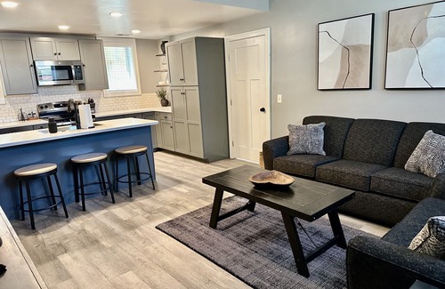 Frankfort Apartment | Charming 1-bedroom apartment downtown Frankfort 3 blocks from the beach!