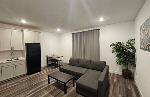 Roseville Apartment | Charming 1-bedroom apartment in marvelous Roseville with WiFi, AC