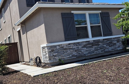 Roseville Apartment | Charming 1-bedroom apartment in marvelous Roseville with WiFi, AC