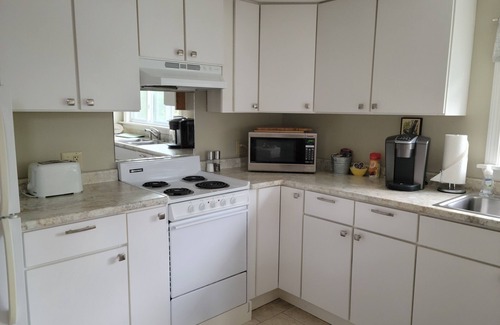 Duxbury Apartment | Charming 1 bedroom apartment in welcoming & walkable historic Waterbury Village