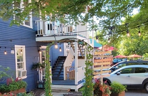Duxbury Apartment | Charming 1 bedroom apartment in welcoming & walkable historic Waterbury Village
