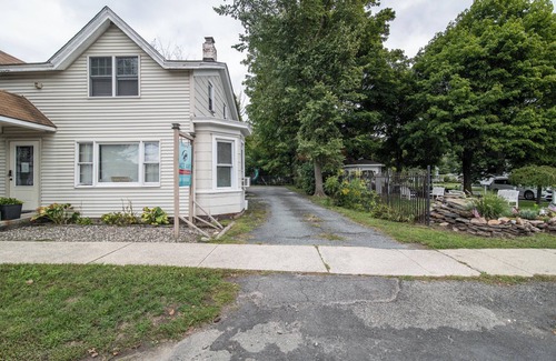 Wurtsboro Apartment | Charming 1-bedroom apartment. Pet-friendly. Hiking & Skiing 10 min way.