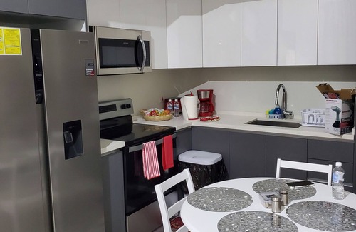 Saint Andrew Apartment | Charming 1-bedroom apartment with AC, WiFi in awesome Kingston!