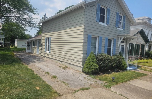 Sandusky Apartment | Charming 1-bedroom apartment in a house with WiFi, AC in Sandusky