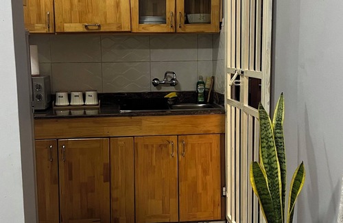 Central Kampala Apartment | Charming 1-bedroom apartment with fitness room and AC in lovely Kampala