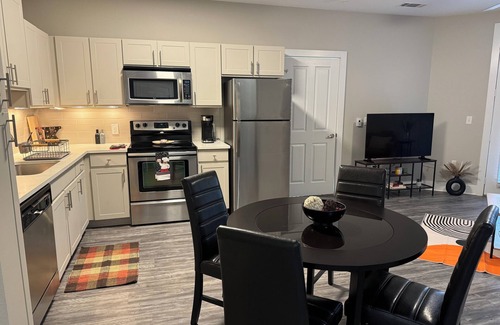 Addison Apartment | Charming 1-bedroom apartment in superb Addison with WiFi & a ton of amenities!