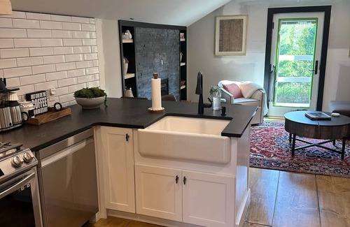 South Royalton Apartment | Charming 1-bedroom apartment in wonderful Barnard with WiFi, AC