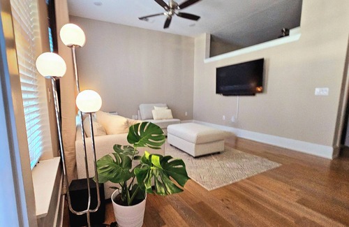 Garland Condo | Charming 1-bedroom apartment