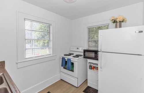 Sanford Apartment | Charming 1-Bedroom Apartment in Historic Sanford – Ideal for Long-Term Stays