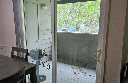 Vallejo Apartment | Charming 1-bedroom apartment in delightful Vallejo in a safe gated community,