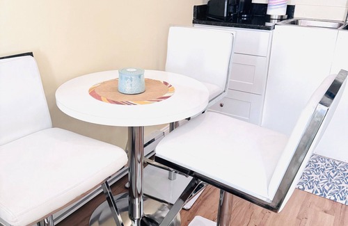 Webster Apartment | Charming 1-bedroom apartment with AC, WiFi in pleasant Webster