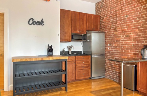 Columbus Apartment | Charming 1-bedroom apartment in superb Boston with WiFi, AC