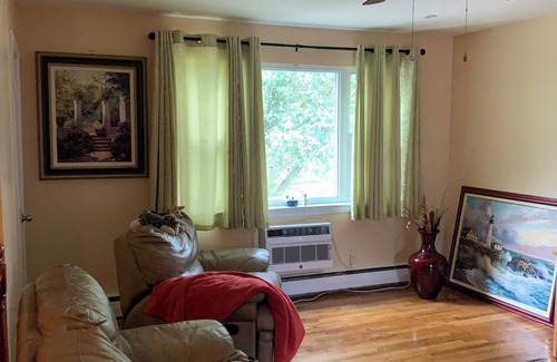 Highland Park Apartment | Charming 1-bedroom apartment with WiFi, AC in lovely Edison