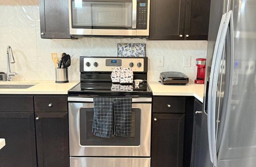 Frisco Original Donation Apartment | Charming 1-bedroom apartment in terrific Frisco with WiFi, fitness room