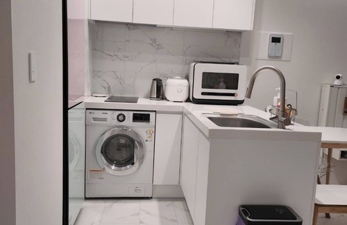 Sungin-dong Apartment | Charming 1-bedroom apartment in wonderful Seoul with AC, WiFi