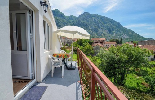 Risan Apartment | Charming 1-bedroom apartment in welcoming Risan with WiFi, AC