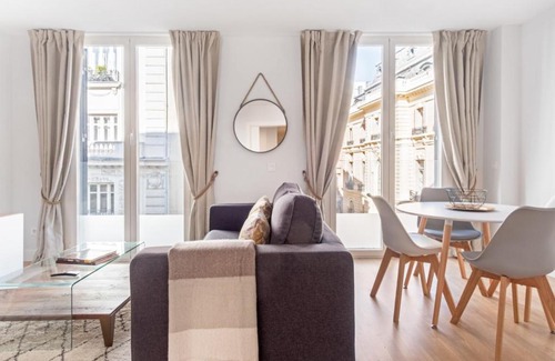 Trafalgar Apartment | Charming 1-Bedroom Apartment in Central Madrid Stylish Retreat for 2, Alonso Martinez I