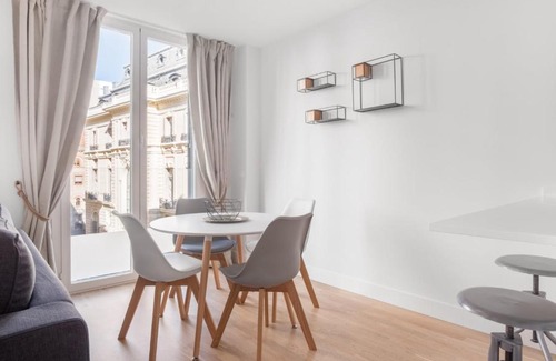 Trafalgar Apartment | Charming 1-Bedroom Apartment in Central Madrid Stylish Retreat for 2, Alonso Martinez I