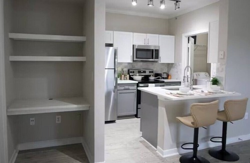 Alden Bridge Apartment | Charming 1-Bedroom Apt with Pool & Fitness Center
