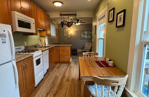 Miller Park Apartment | Charming 1-bedroom apt in Capitol Hill