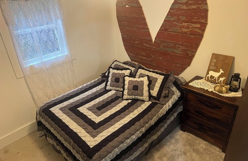 Middlebury Bed & Breakfast | Charming 1-Bedroom Bed & Breakfast-upon request- in Middlebury