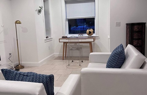 NoMa Apartment | Charming 1-bedroom basement apartment in Washington DC with AC, WiFi