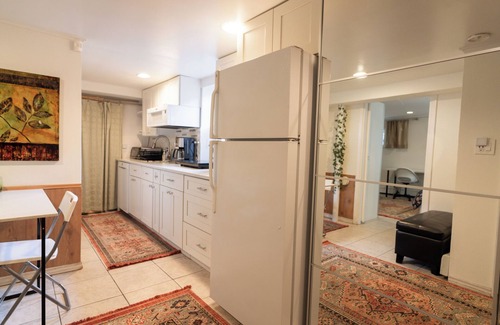 Roslyn Apartment | Charming 1-bedroom beautifully furnished apartment in quaint Roslyn w/Parking