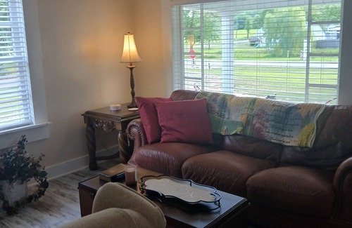 Holly Pond Cottage | Charming 1-bedroom cottage in Holly Pond with AC, WiFi