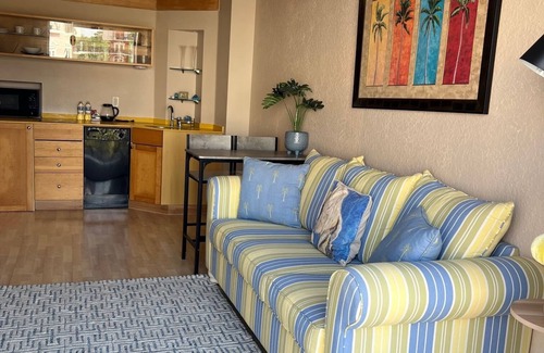 Palm Coast Condo | Charming 1-bedroom condo, 5 min drive to beach in fabulous Palm Coast, Florida
