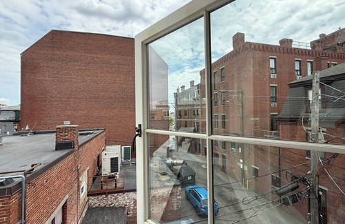 Portsmouth Condo | Charming 1-bedroom condo in delightful Portsmouth central location