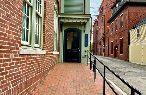 Portsmouth Condo | Charming 1-bedroom condo in delightful Portsmouth central location