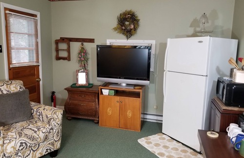 Waterville Cottage | Charming 1-bedroom cottage in delightful Waterville with AC