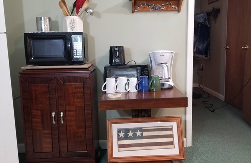 Waterville Cottage | Charming 1-bedroom cottage in delightful Waterville with AC