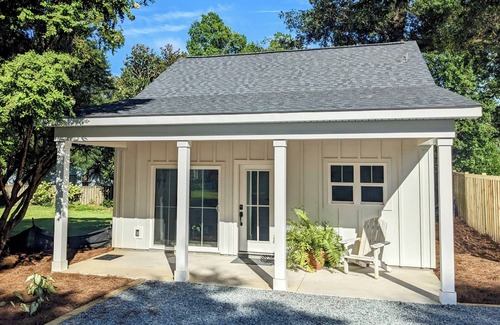 Bayshore Cottage | Charming 1-bedroom cottage in beautiful Wilmington with creek access