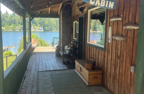 Lake Bosworth Cabin | Charming 1 bedroom cabin on Lake Bosworth. Close to historic downtown Snohomish