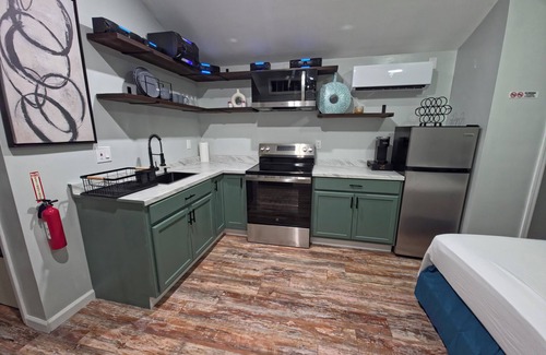 Florence Cabin | Charming 1-bedroom cabin in welcoming Florence with AC and heating