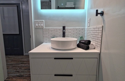 Florence Cabin | Charming 1-bedroom cabin in welcoming Florence with AC and heating