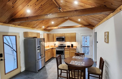 Adamsville Cabin | Charming 1-bedroom cabin in delightful Westport with WiFi, Minutes to the beach