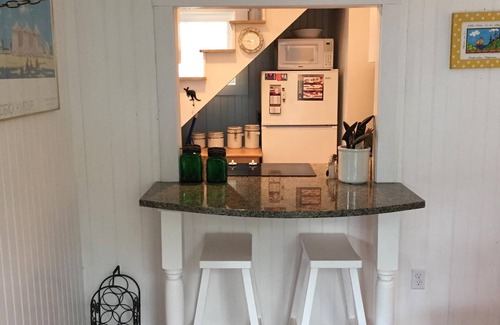 West Hyannisport Cottage | Charming 1 Bedroom Cottage Close To Beautiful Craigville Beach