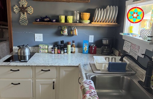 Dunnellon Cottage | Charming 1-bedroom cottage with saltwater pool and AC in Dunnellon